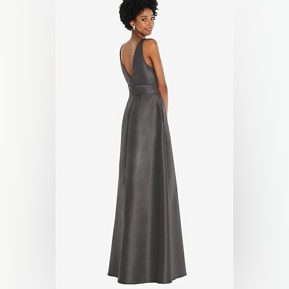 JEWEL-NECK V-BACK MAXI DRESS WITH MINI SASH IN CAVIAR GRAY - Picture 2 of 3